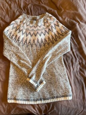 NWT Wind River Crewneck Sweater in Light Gray and Pink